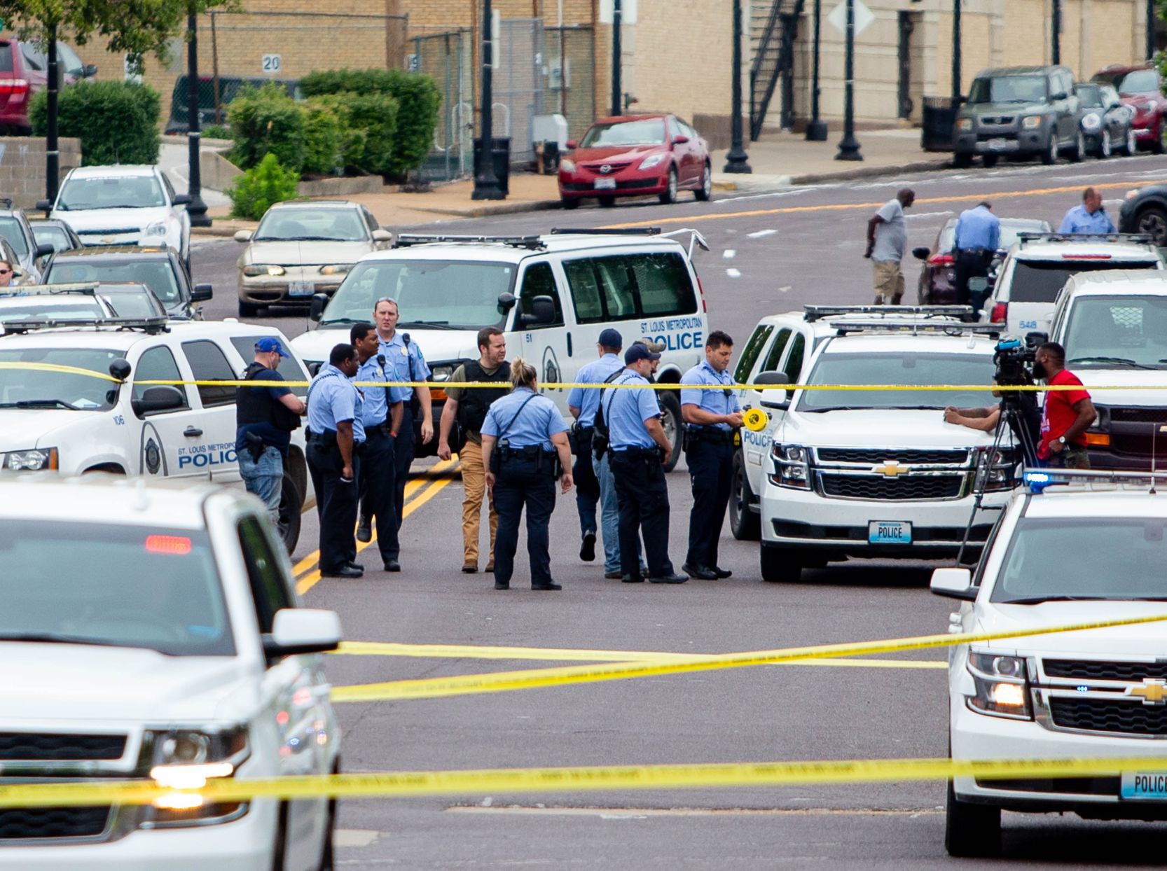 Man killed by St. Louis police officer after shooting different officer in leg